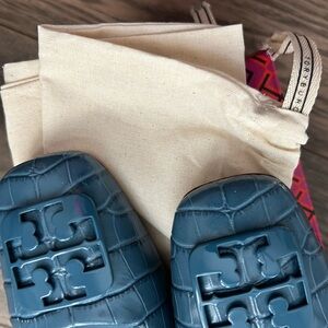 Absolutely gorgeous Tory Burch Georgia Flats Denim Blue Size 7. Only worn once.
